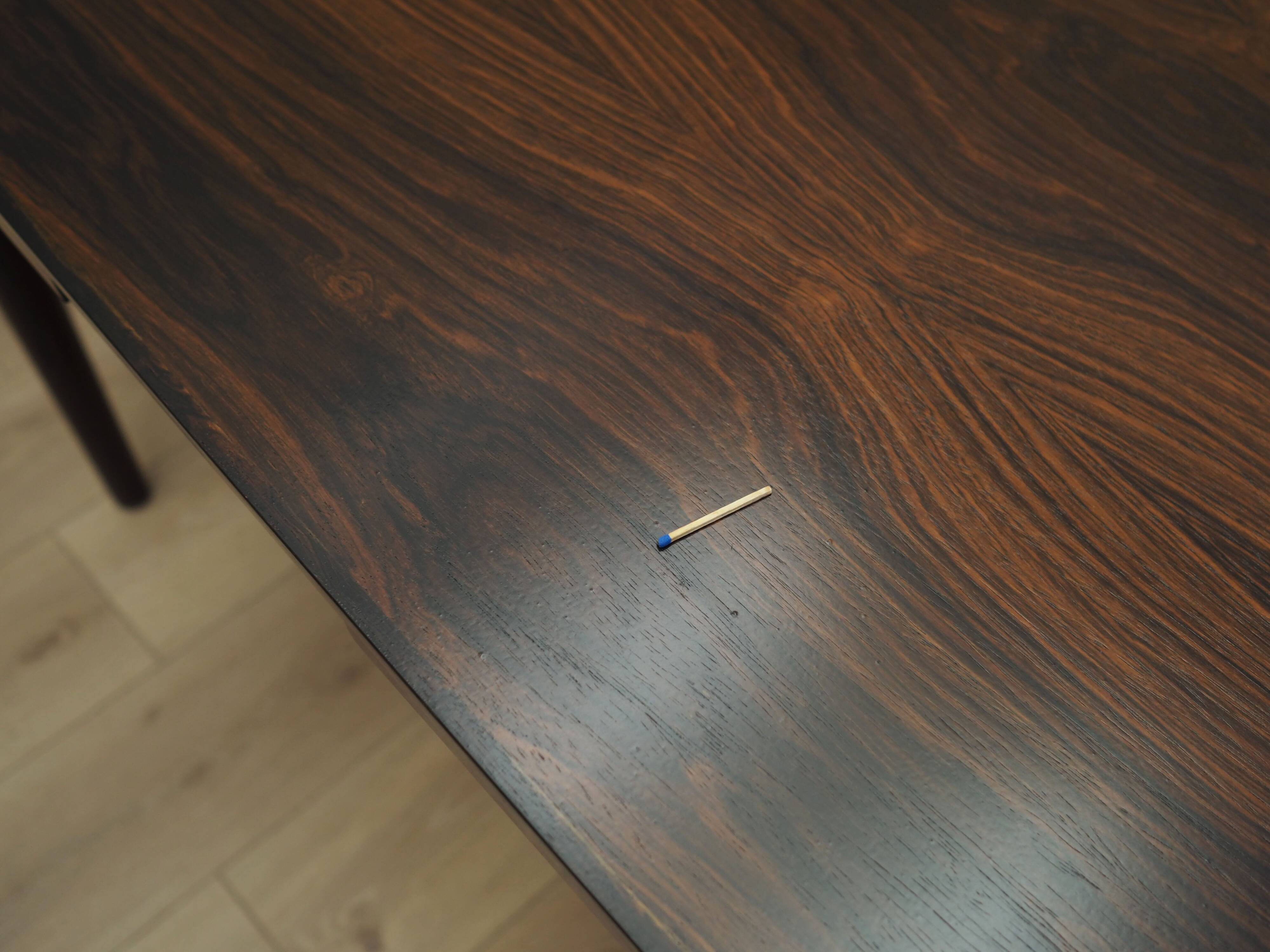 Table en palissandre, design danois, années 1970, production : Danemark