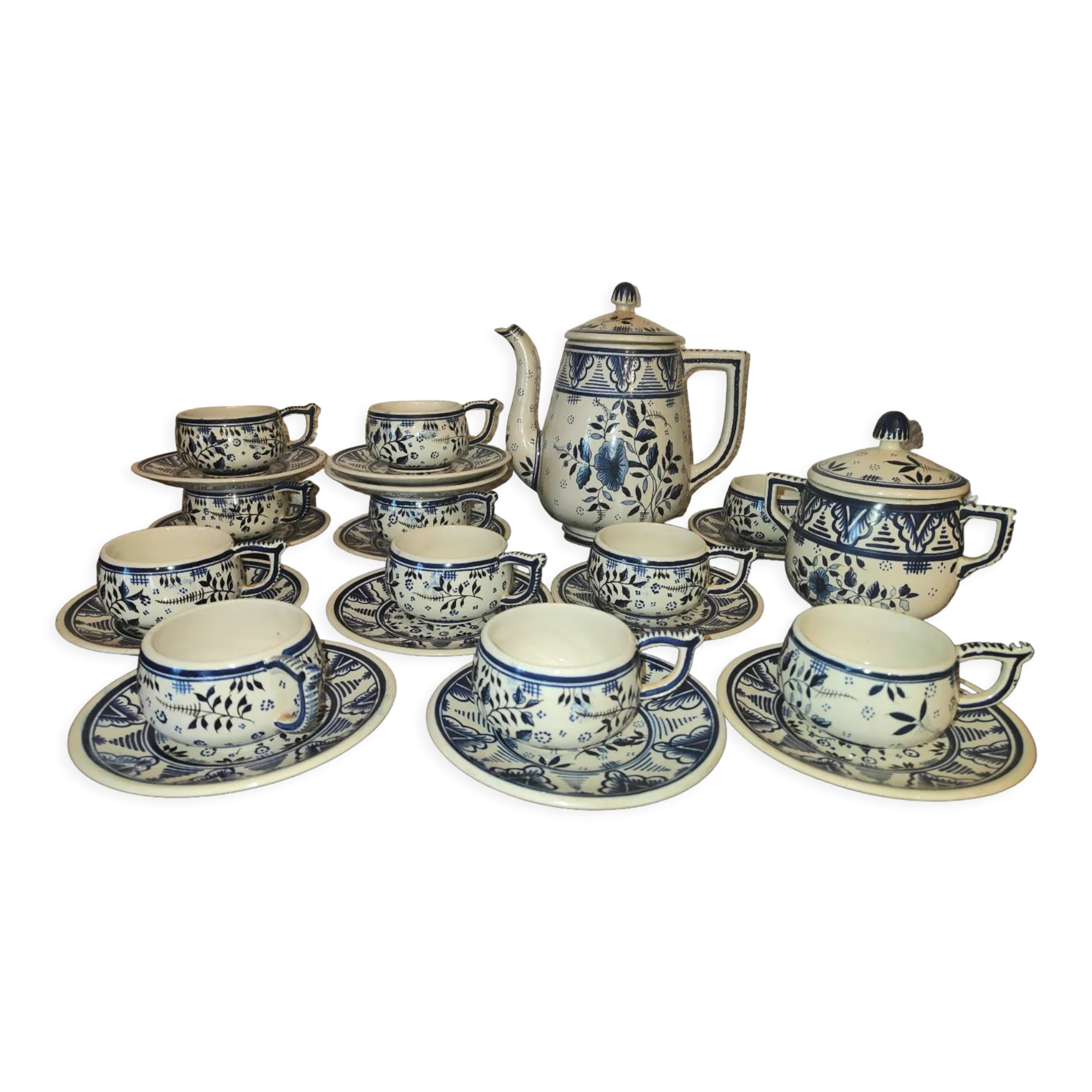 Henriot Quimper earthenware coffee set with floral decoration and elegant blue