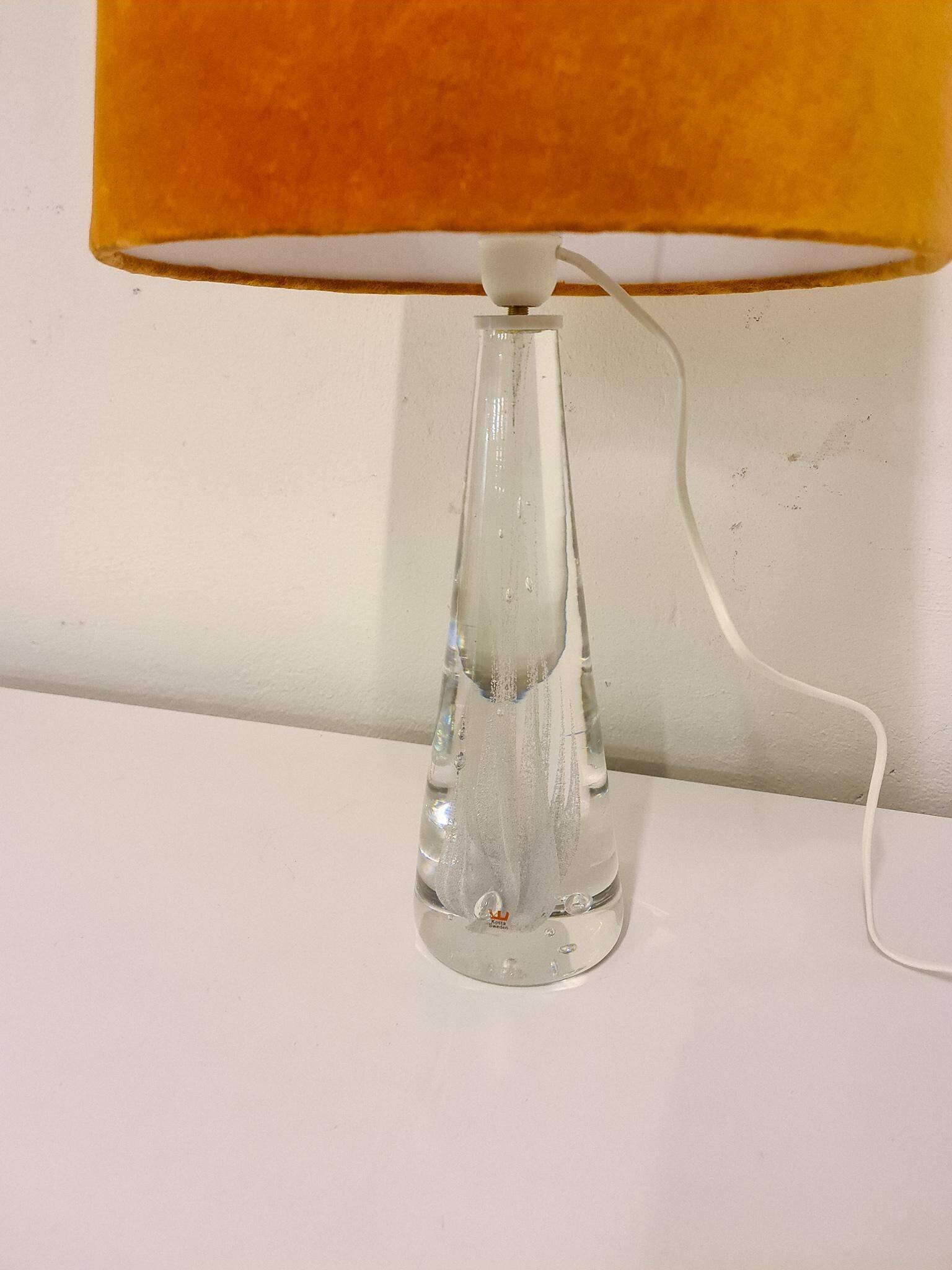 Mid-century crystal glass table lamp by Vicke Lindstrand Kosta, Sweden.