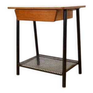 Table de chevet moderniste