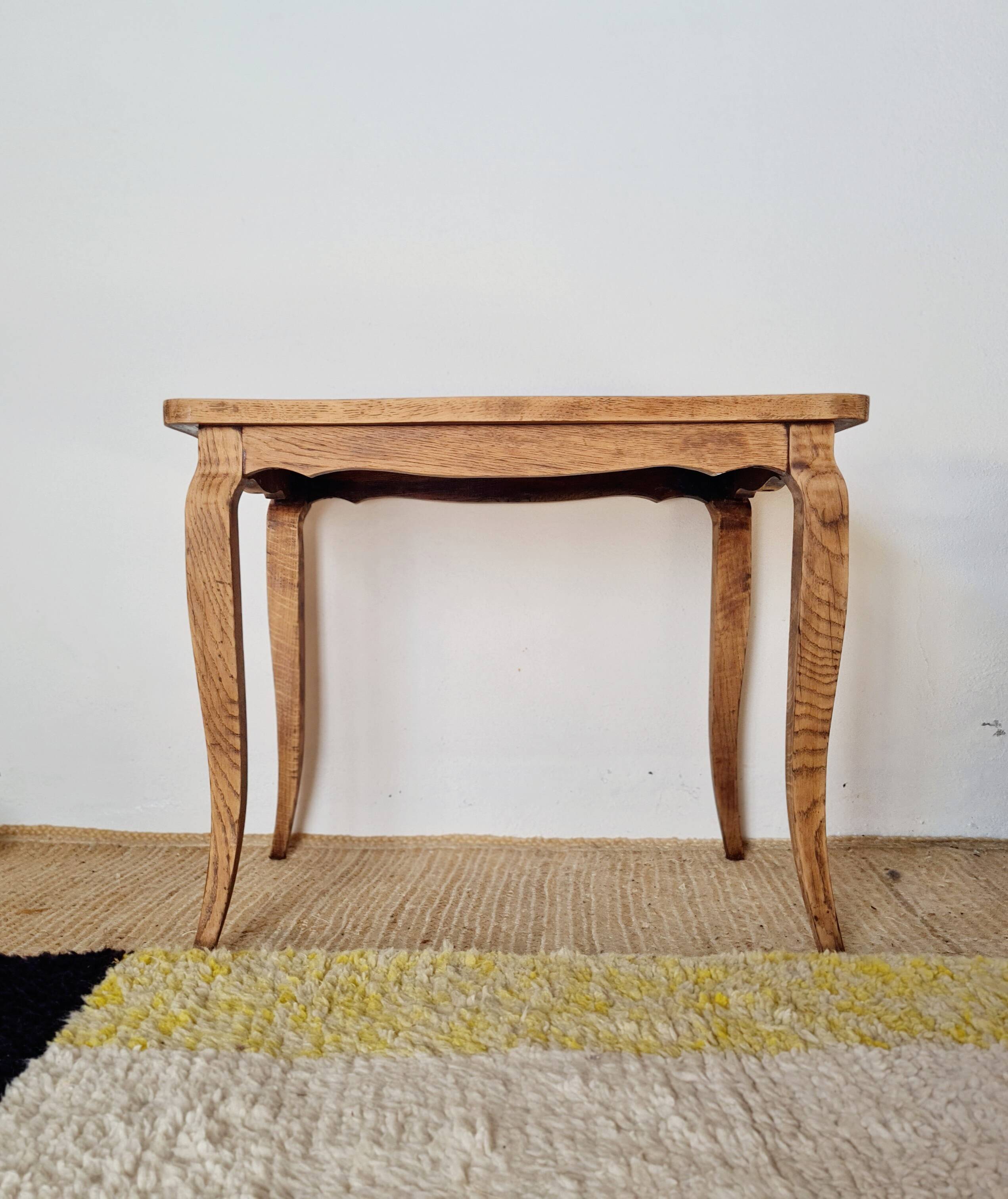 Antique coffee table with curved legs.