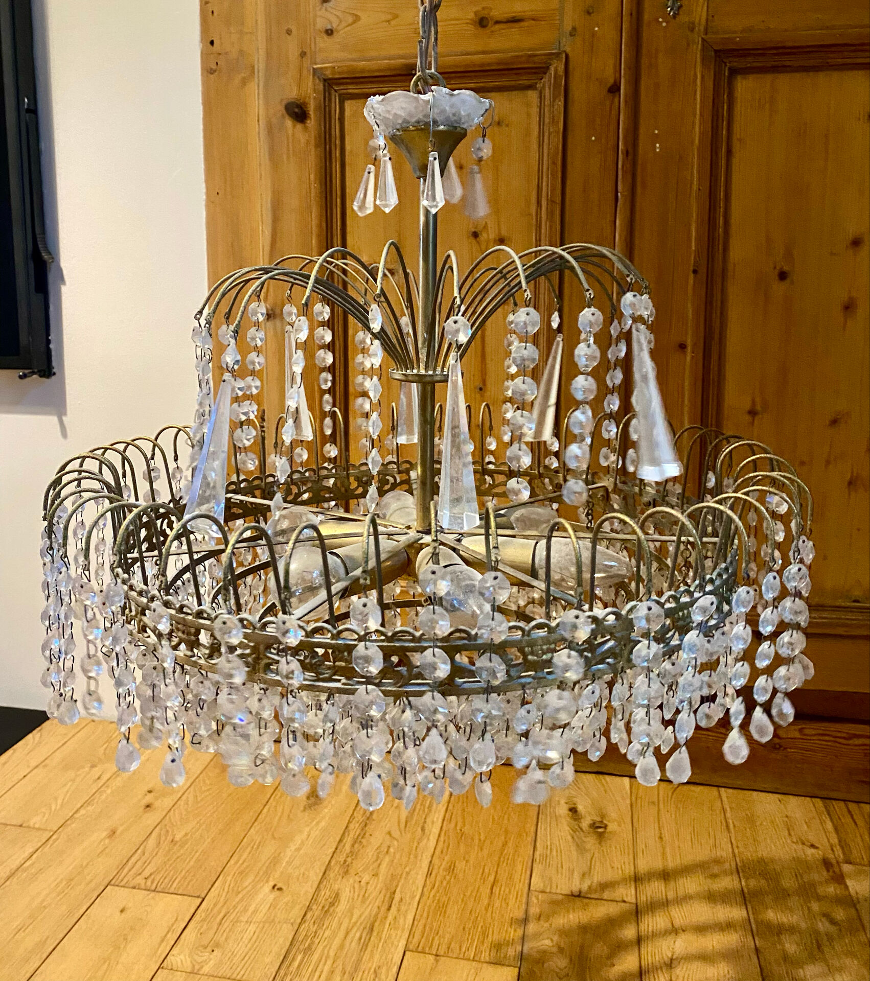 Grand vintage cascade chandelier from the 1960s.