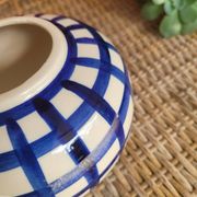 Vase boule en céramique peint à la main