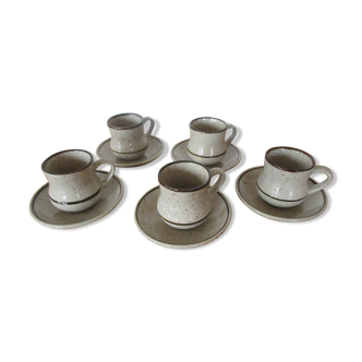 5 cups and their grey saucers