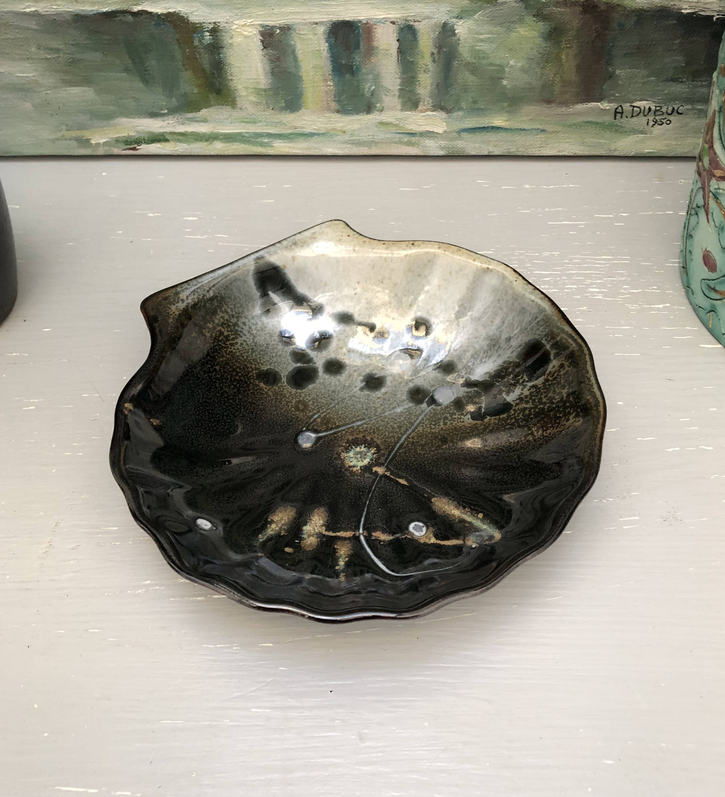 artisanal shell cup empty pocket / soap holder