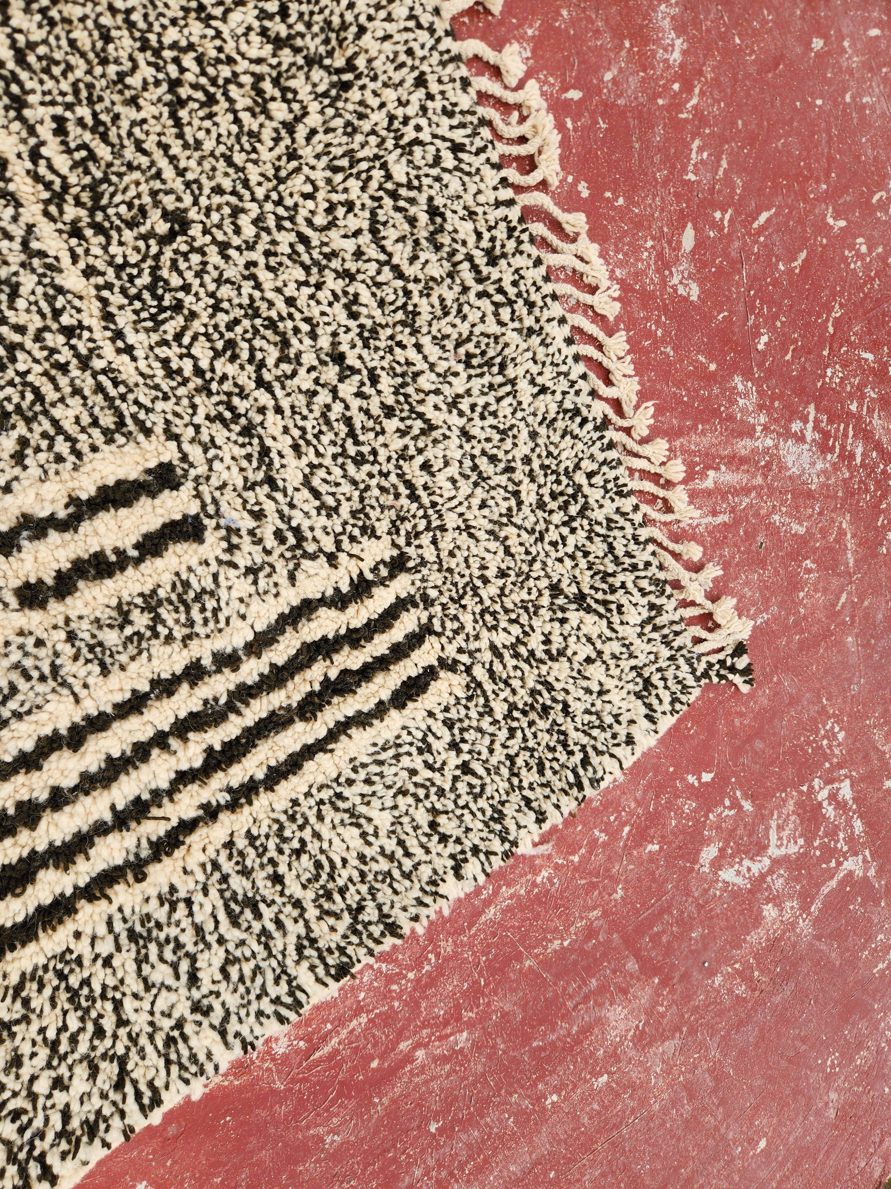 Authentic Beni Ouarain Rug 236x152 cm – Natural Cream Wool