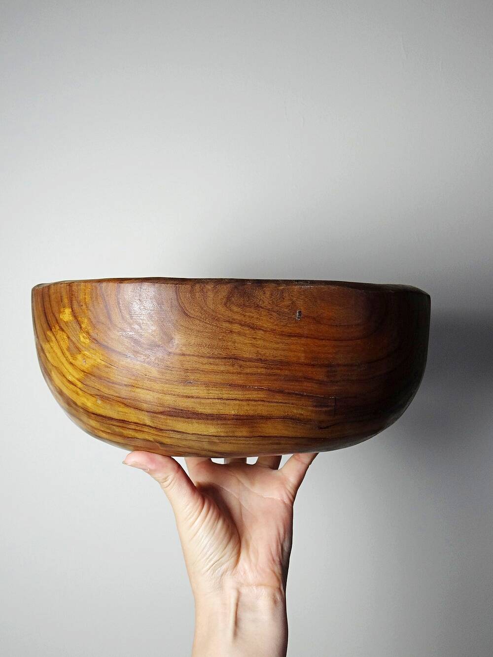 Large turned monoxyle olive wood bowl, 1950s-1970s.