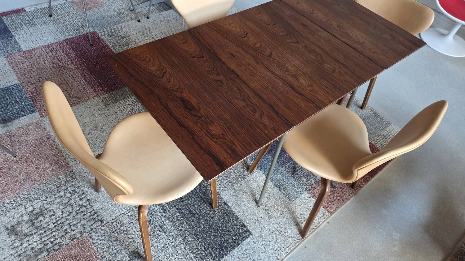 Arne Jacobsen Rosewood Drop leave Table with chairs Fritz Hansen