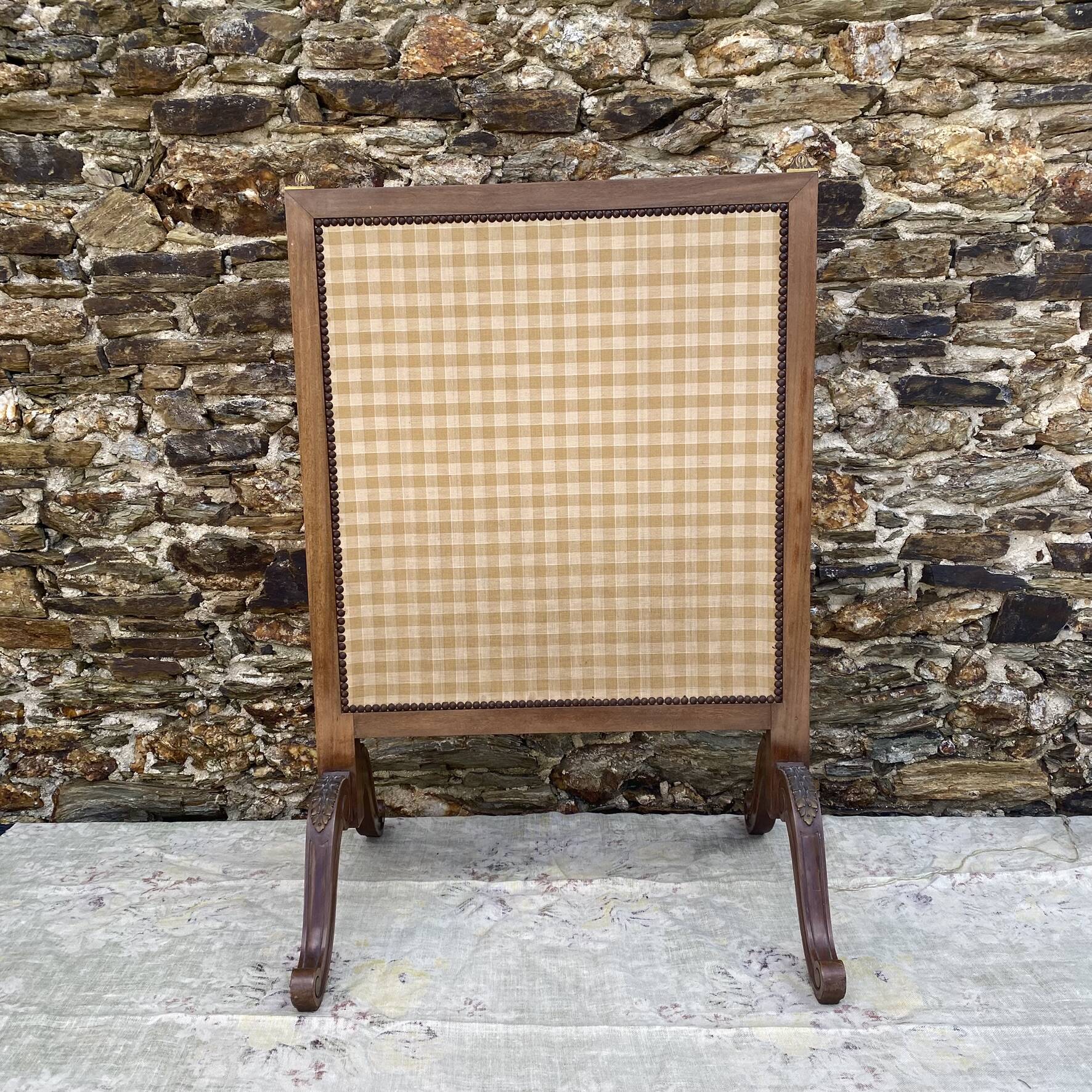 Wooden and embroidered fabric fireplace screen 94X62