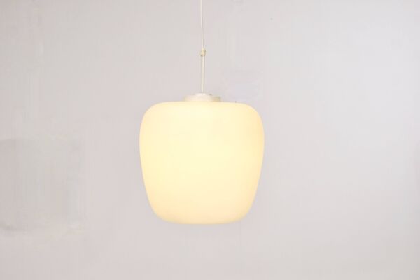 Large suspension en opaline scandinave - 1960s