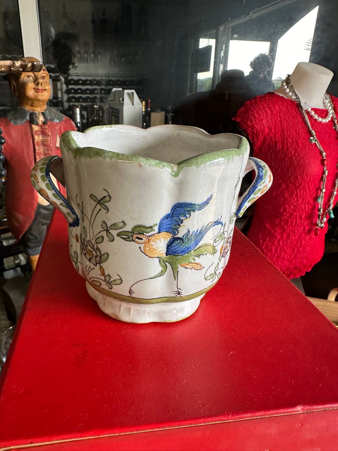 Pocket tray in moustiers