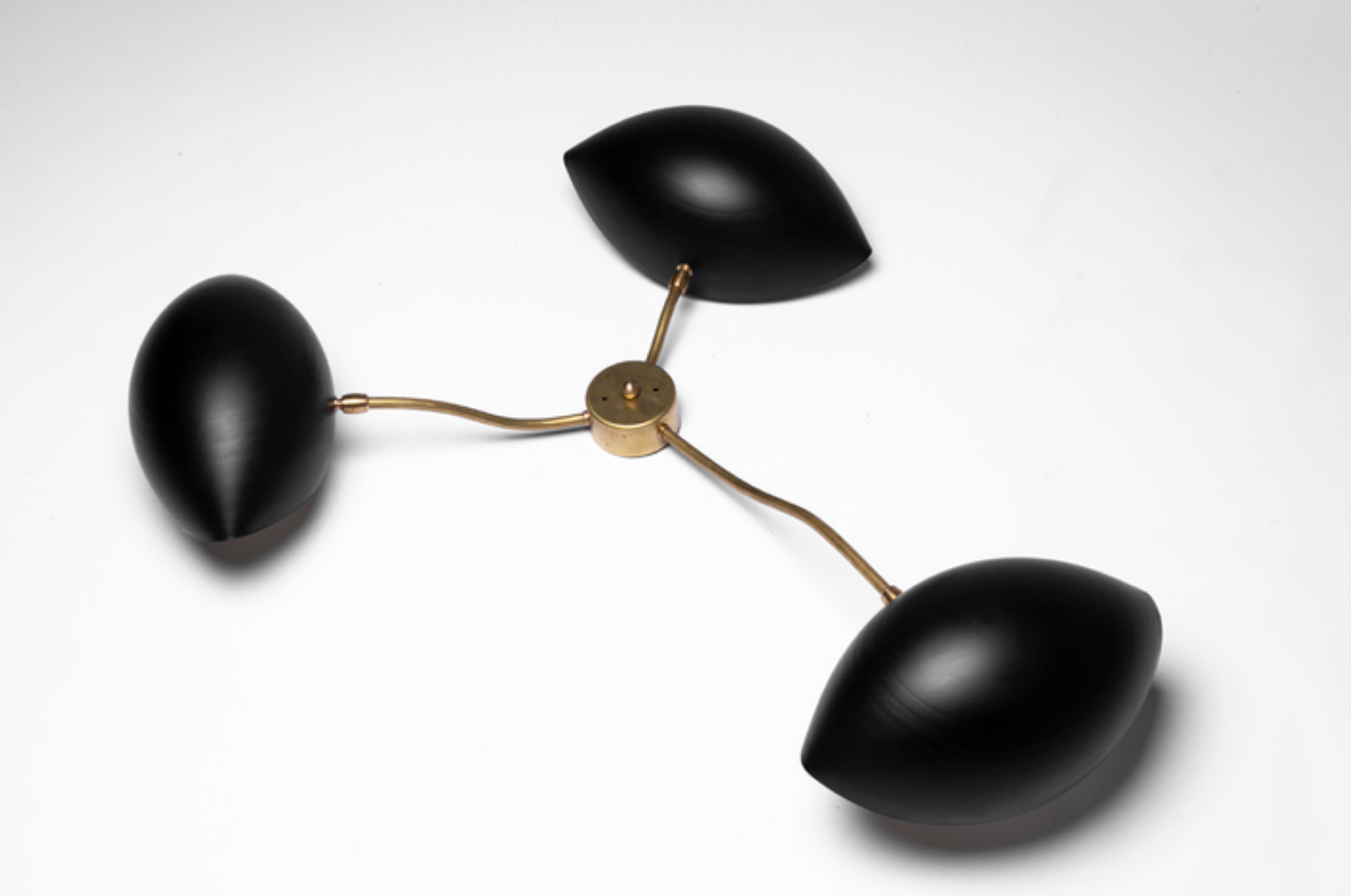 Sculptural wall lamp in brass and black metal 60 's