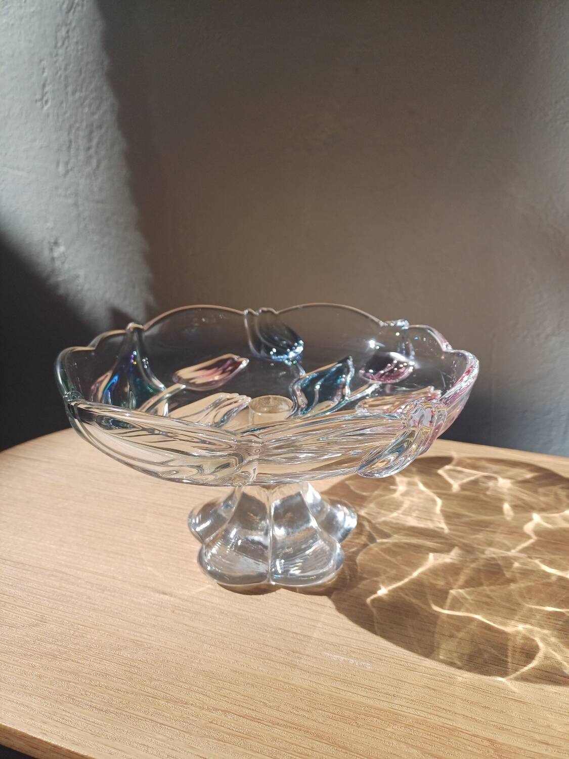 Bol sur pied en verre Mikasa avec tulipes roses et bleues