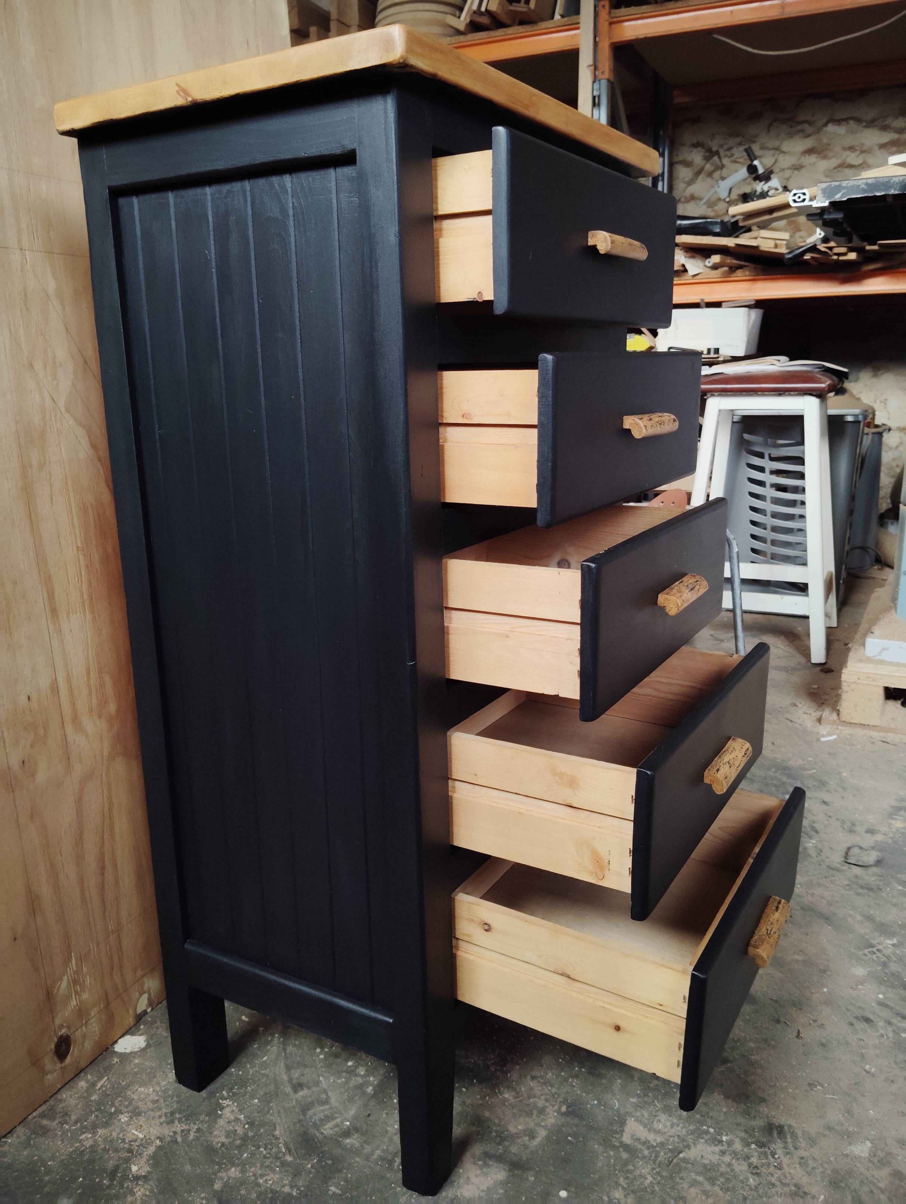 5-drawer chest of drawers with compass feet