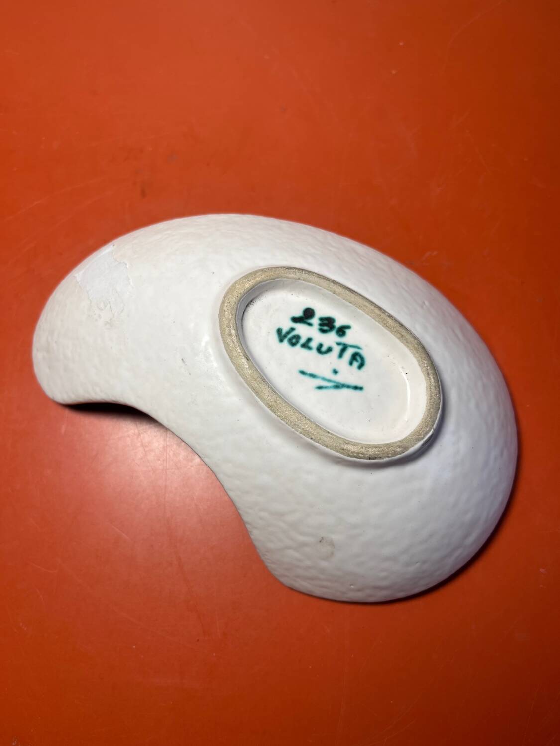 Ceramic pocket emptier