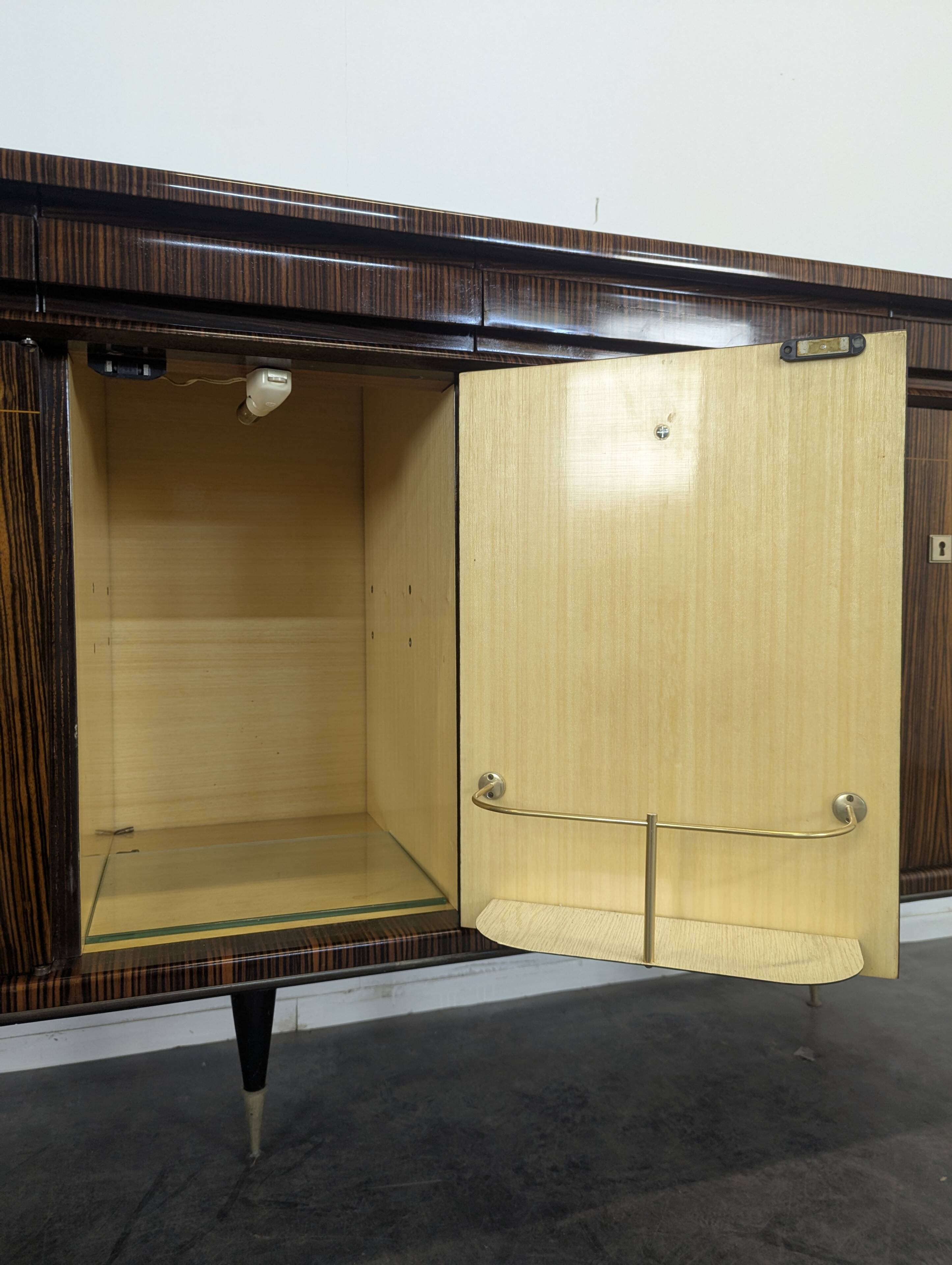 Enfilade en plaquage d'ébène de Macassar