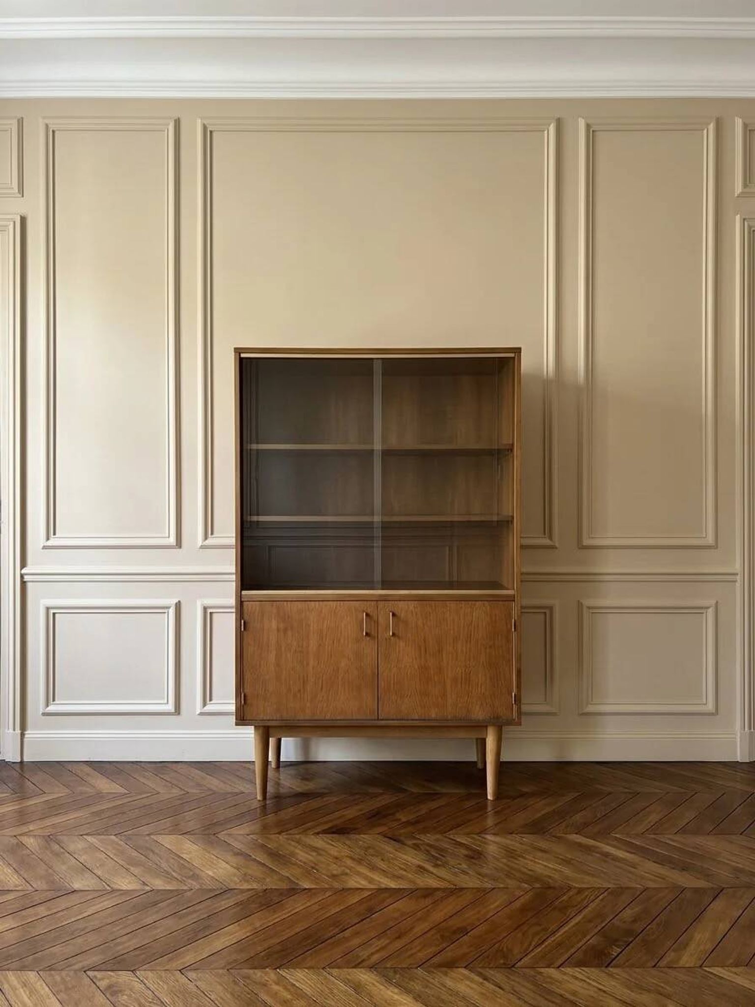 Vintage display cabinet bookshelf