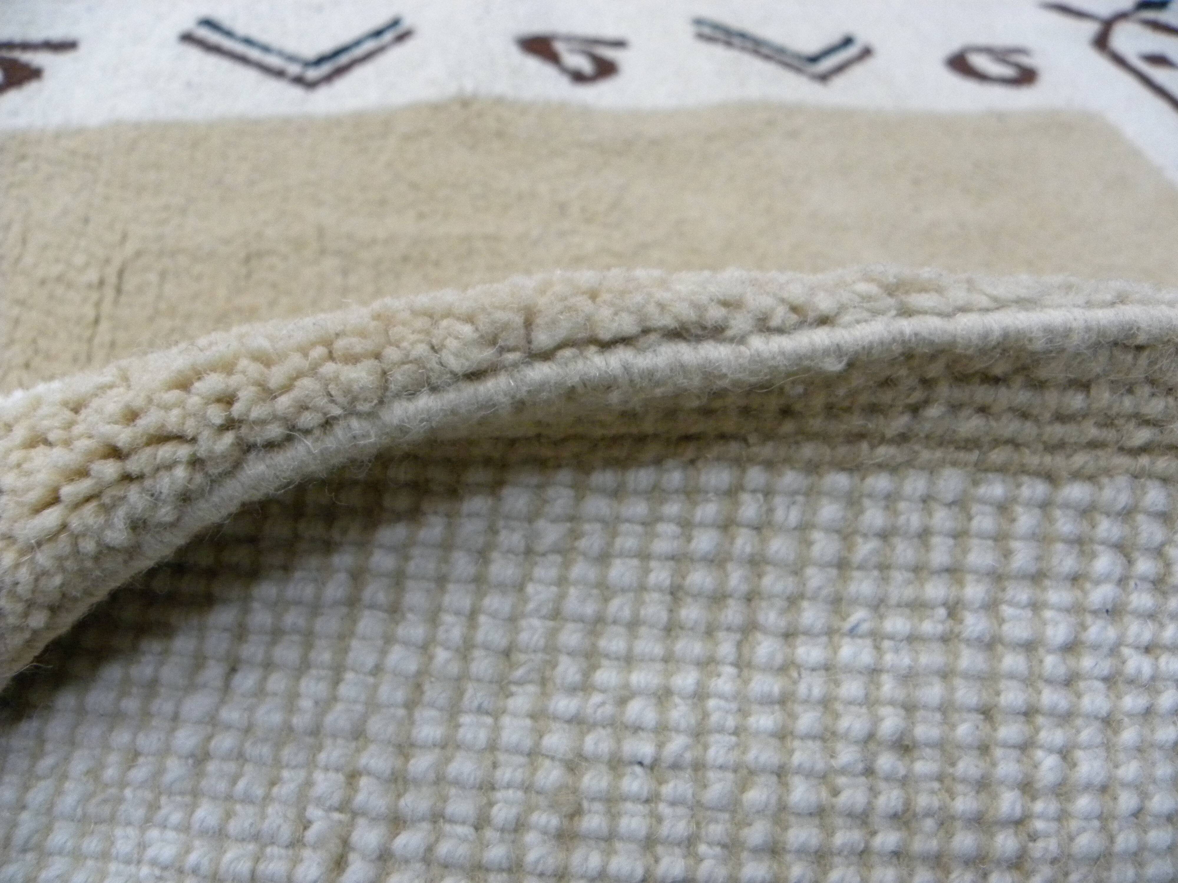 Vintage Berber rug antique/traditional – Beige Accent Rug
