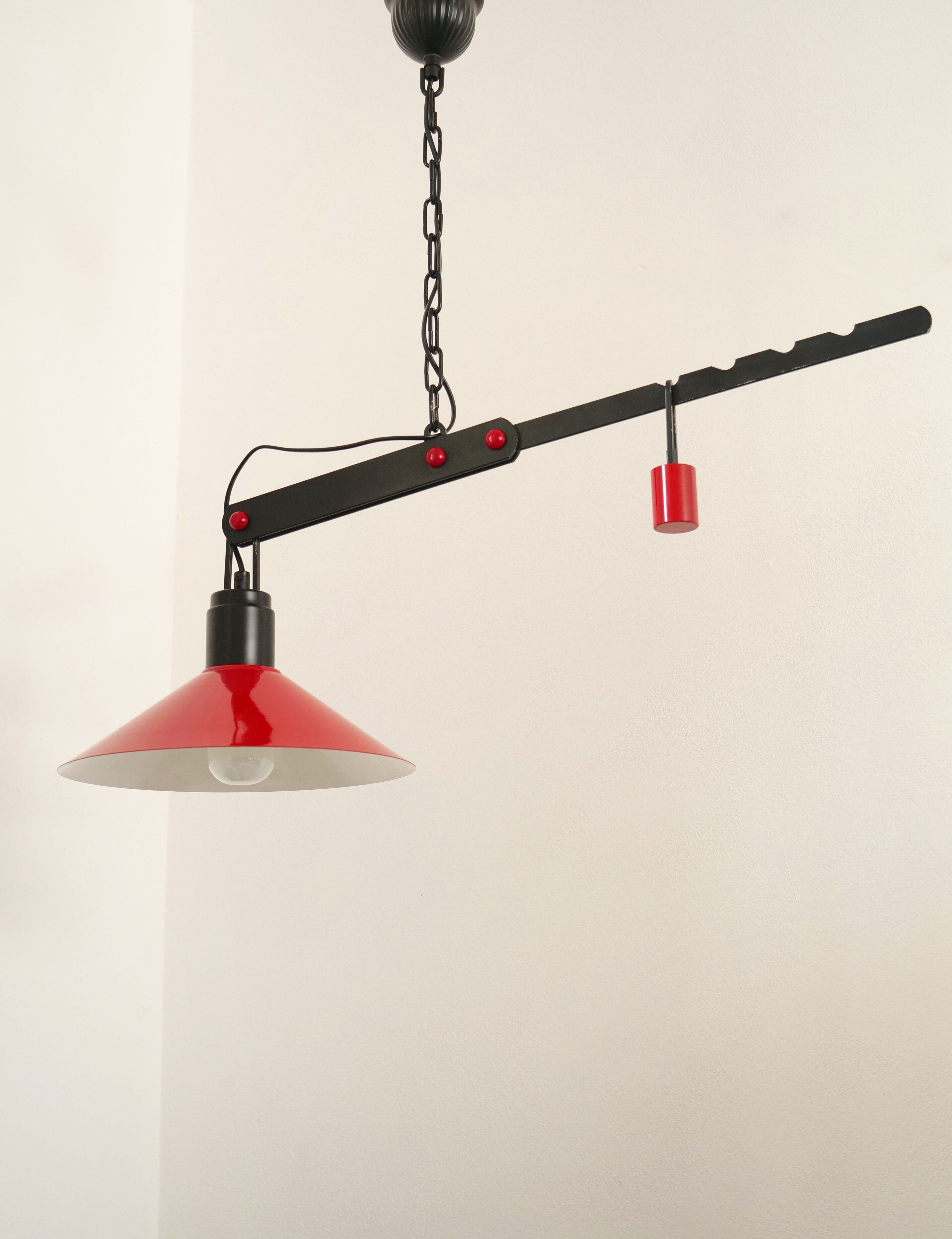 Danish suspension with balance counterweight