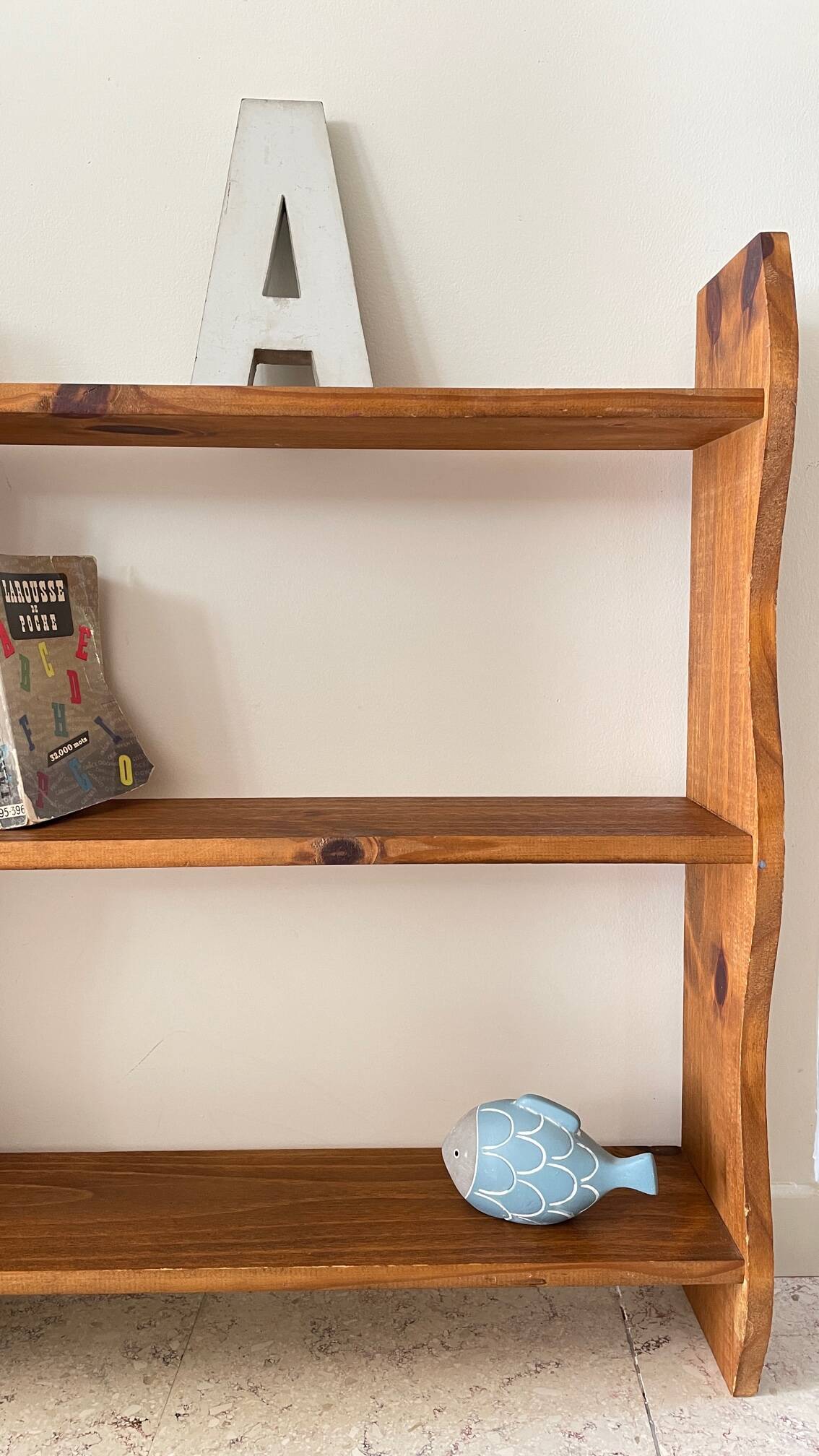 Shelf to stand or hang with 3 vintage wood trays