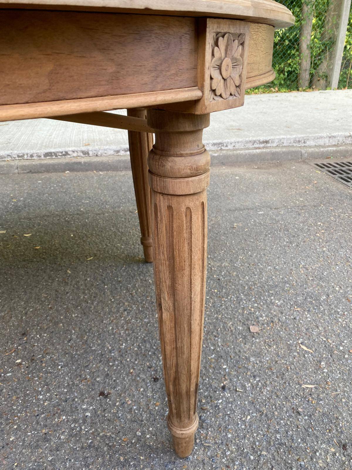 Art Deco round extendable dining table stripped in solid walnut from the 1920s.