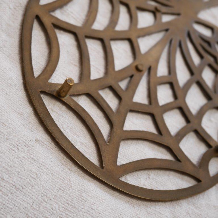Brass leaf trivet