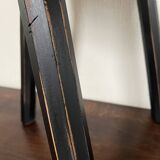 Bean-shaped tripod stool