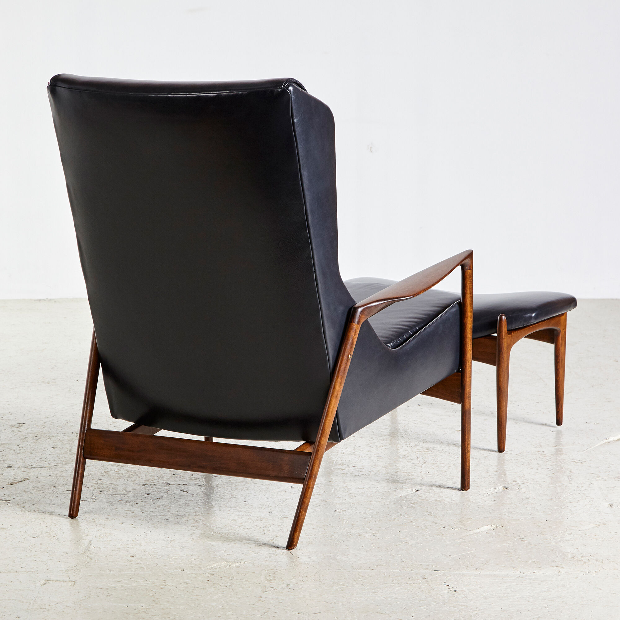 Fauteuil avec repose-pieds d'Ib Kofod Larsen