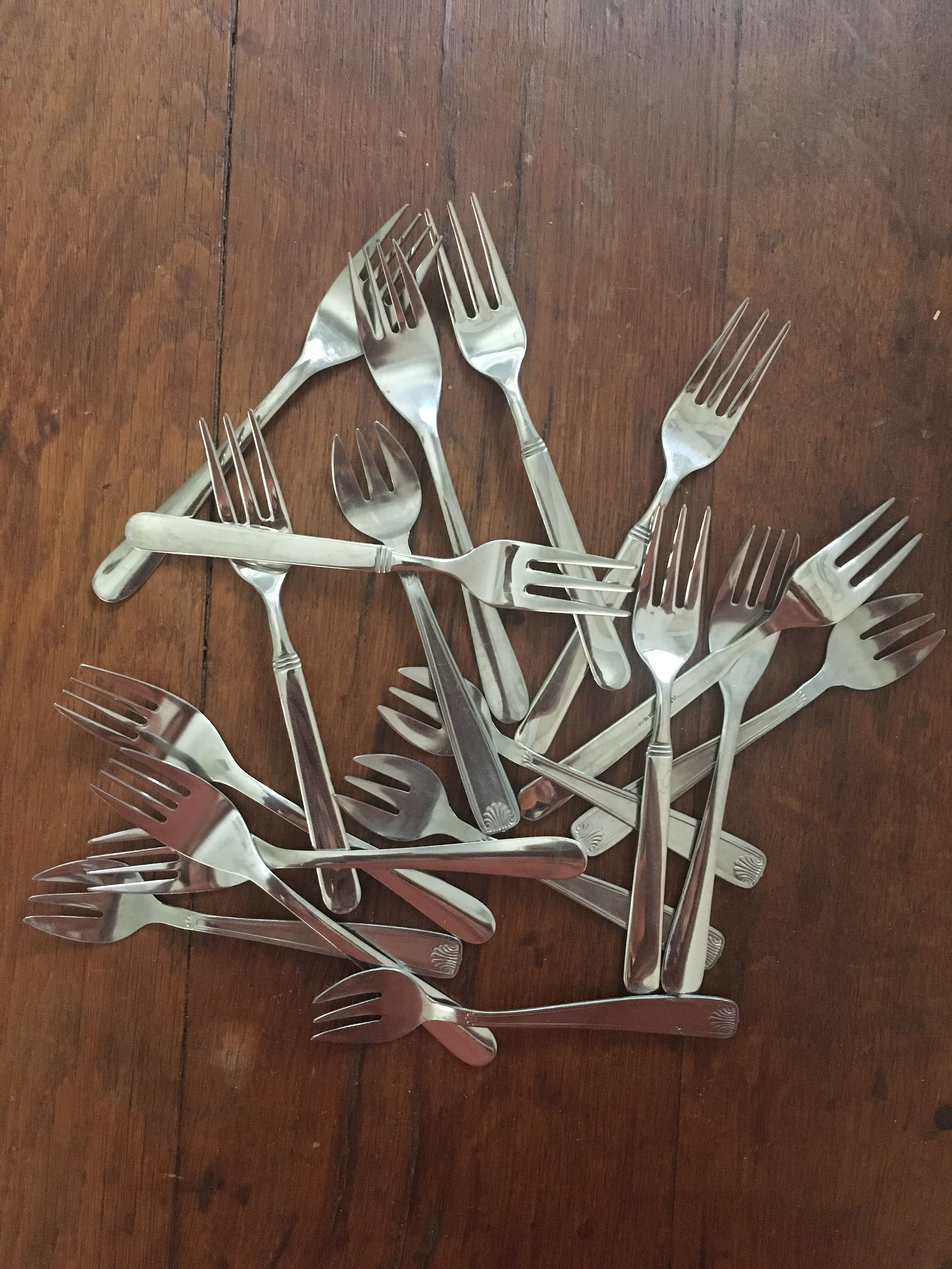 Set of 18 vintage oyster forks