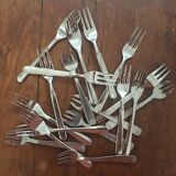 Set of 18 vintage oyster forks