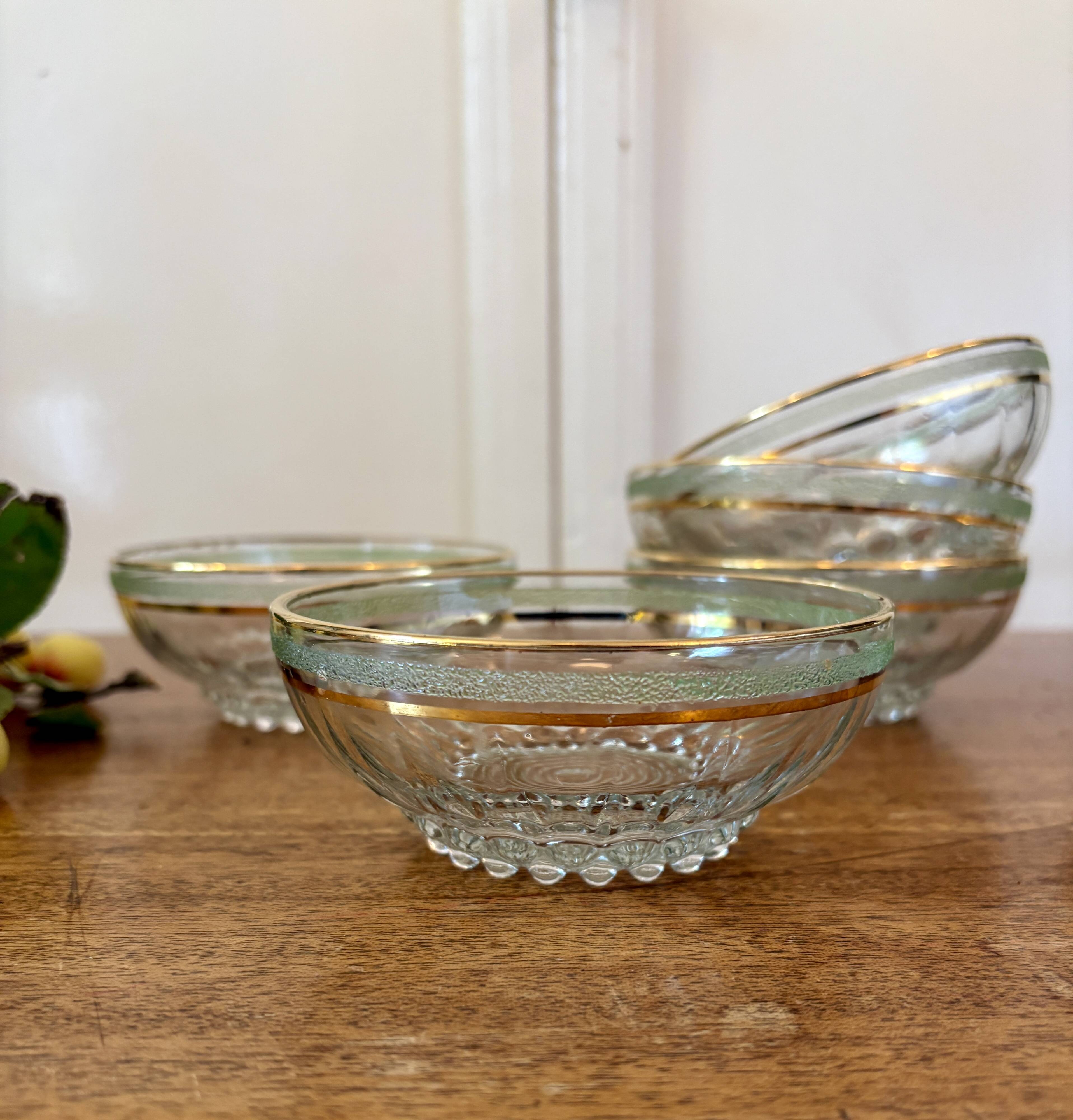 Lot de 7 coupes en verre granité vert et or vintage