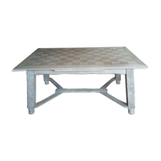 Table sculptée en bois massif