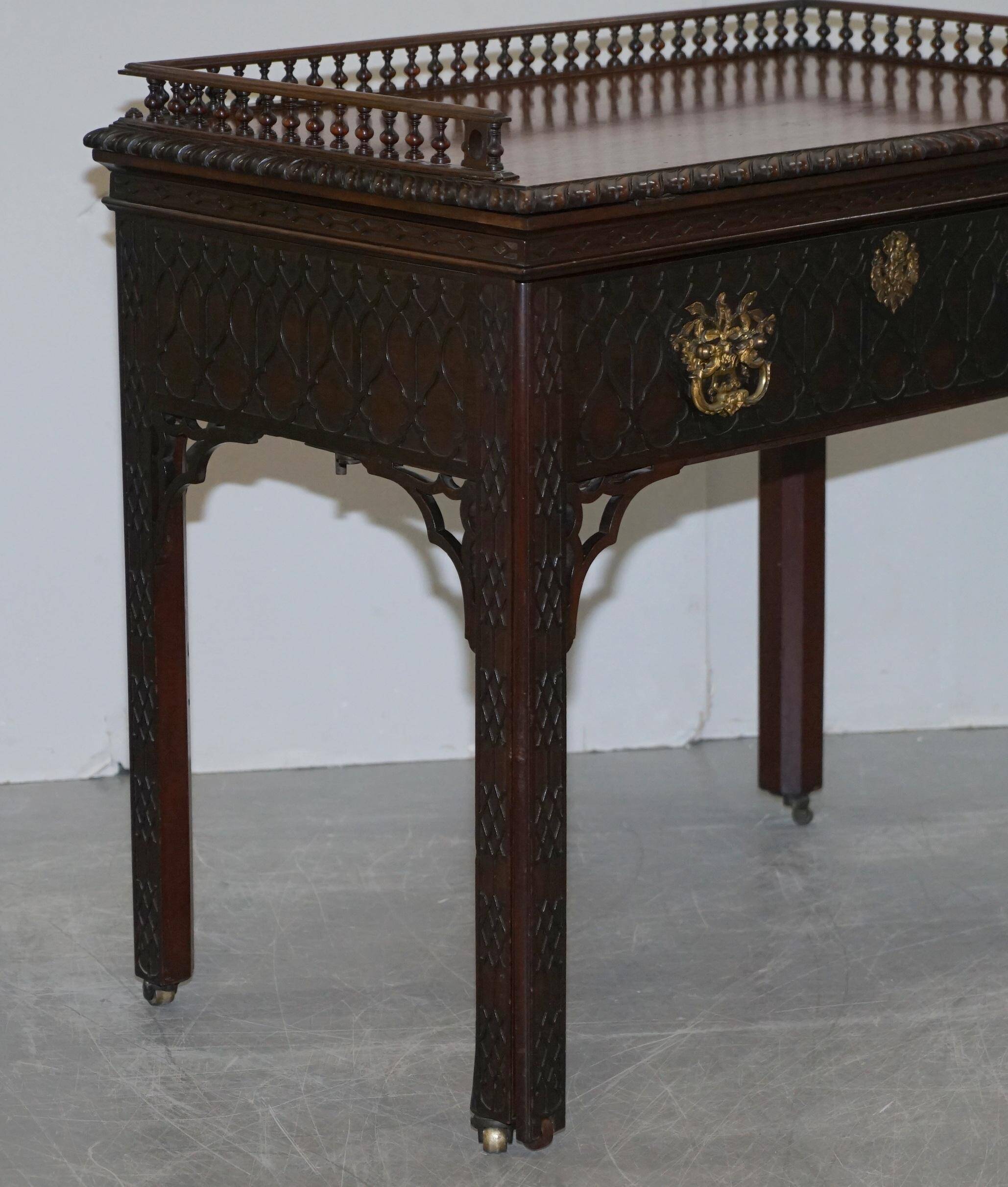 Bureau de travail d'architecte en bois dur George III Thomas Chippendale