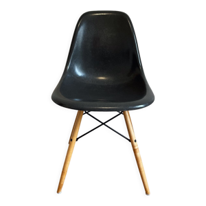 Chaise de Charles & Ray Eames édition