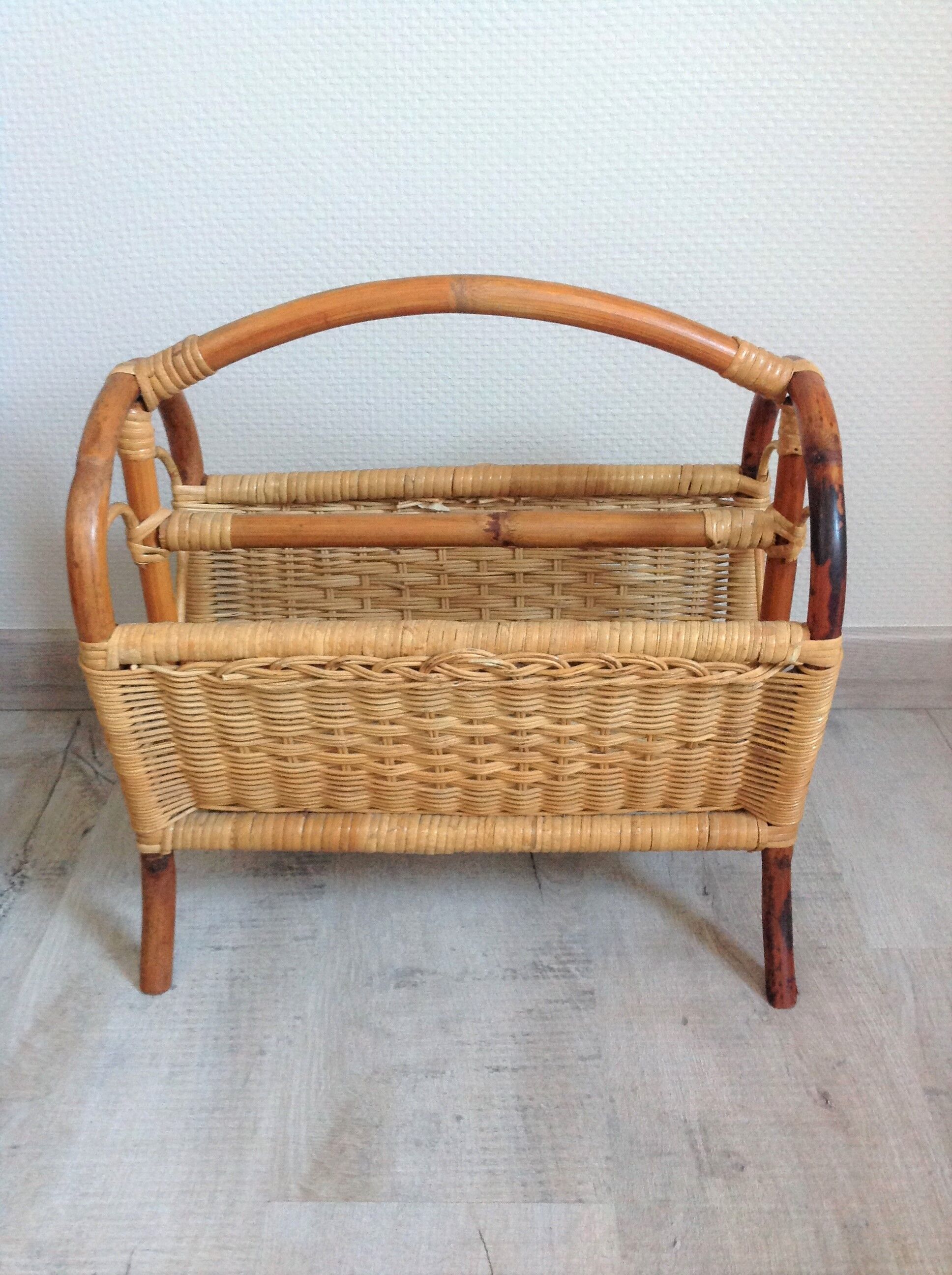 Magazine holder in rattan and braided wicker / vintage 60s-70s