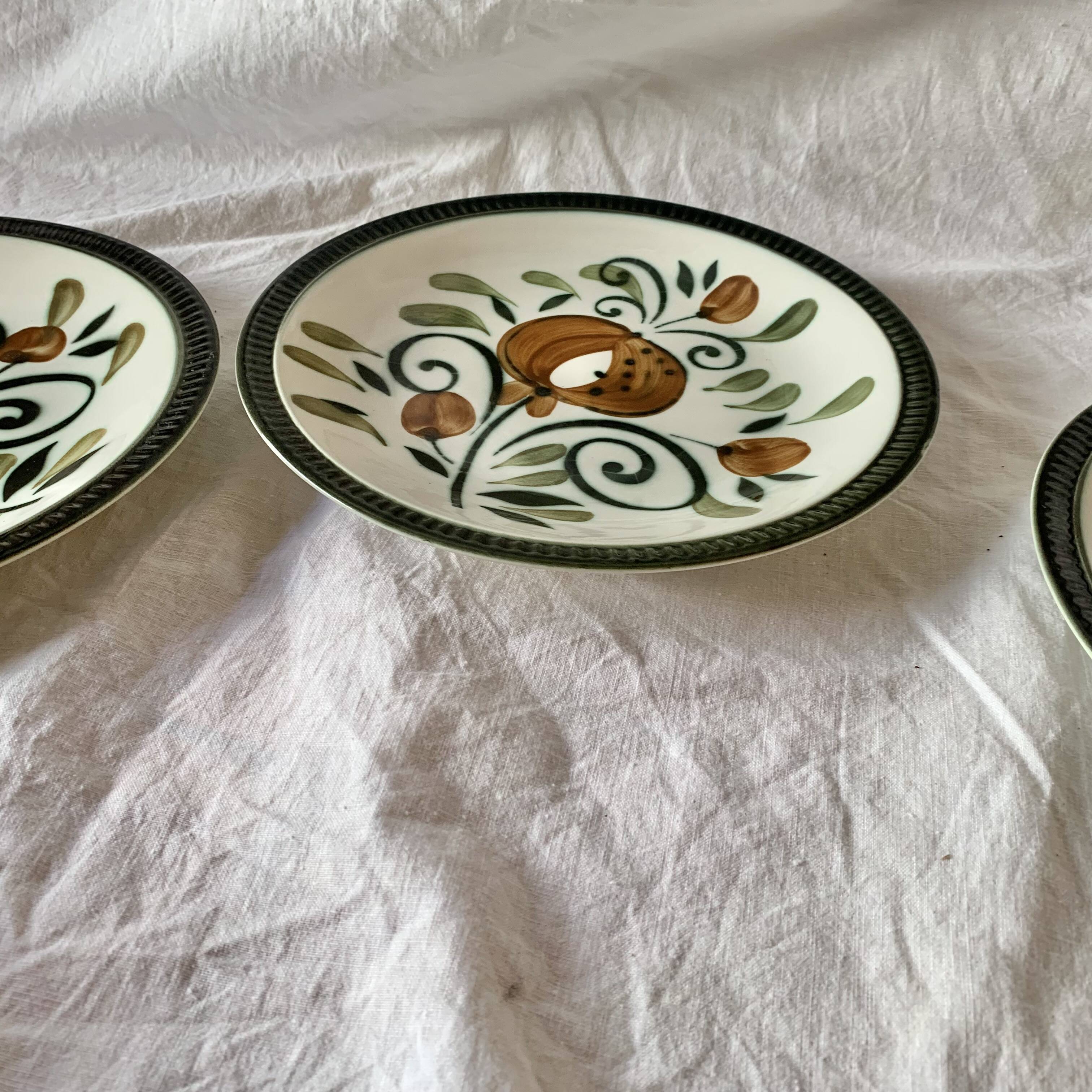 Set of 6 Boch La Louvière flat plates - Argenteuil series