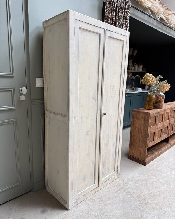 Armoire parisienne patinée, rénovée