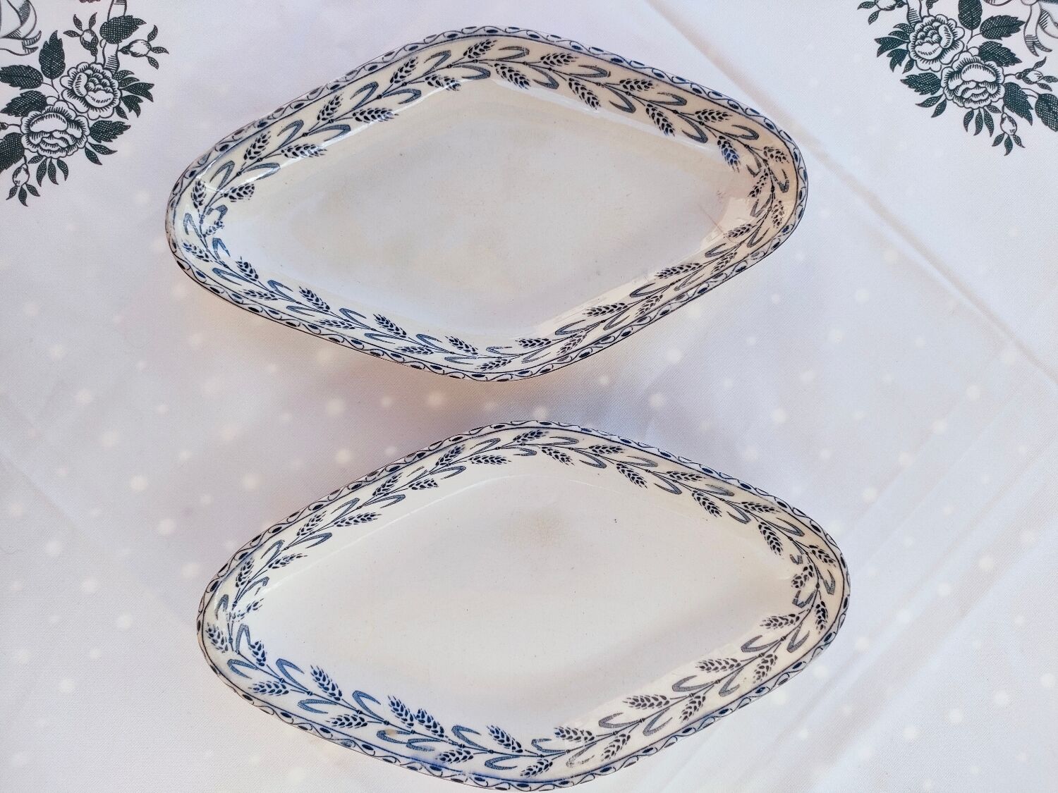 Set of two E.G Salins raviers