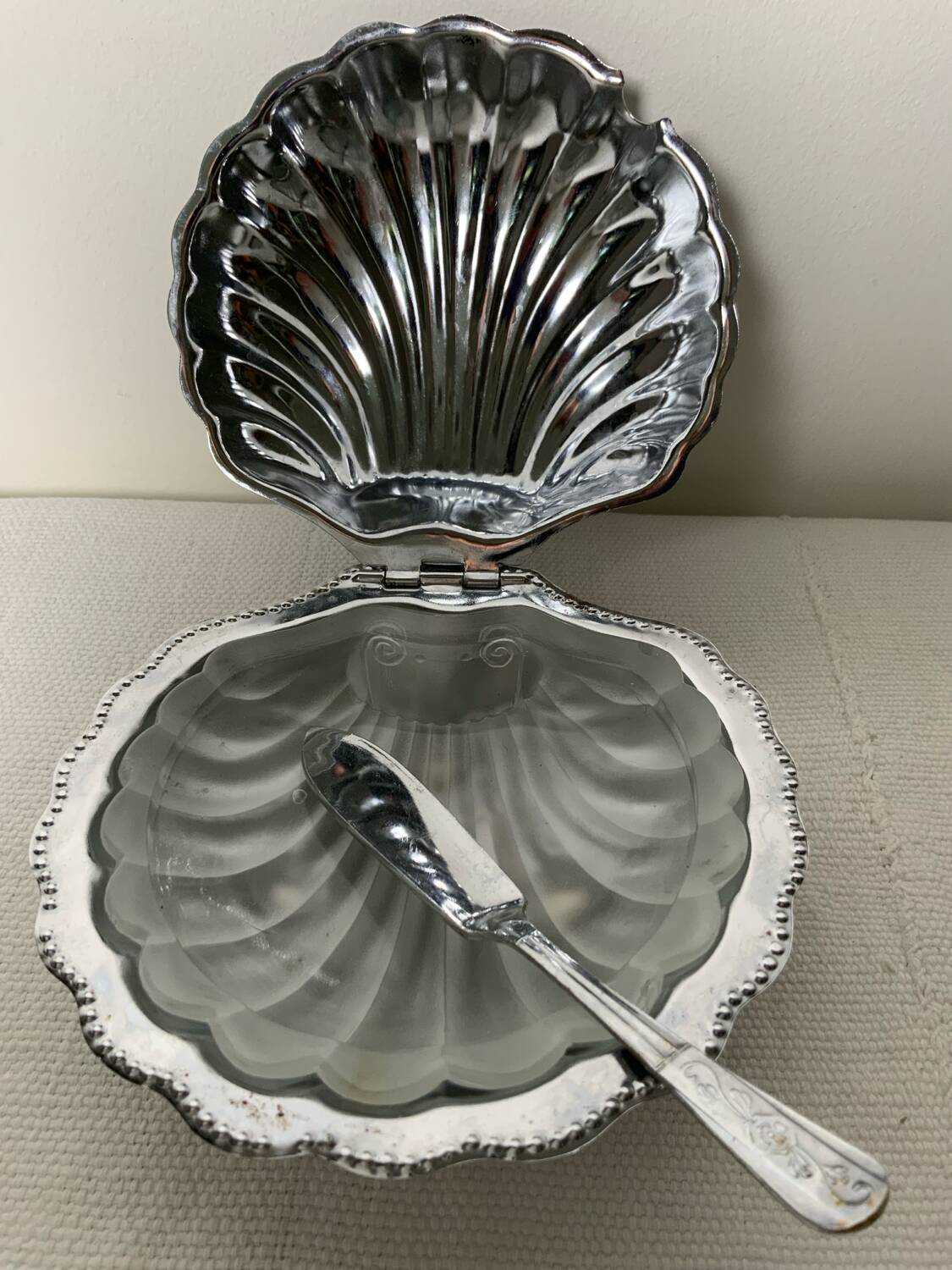 Vintage shell butter dish