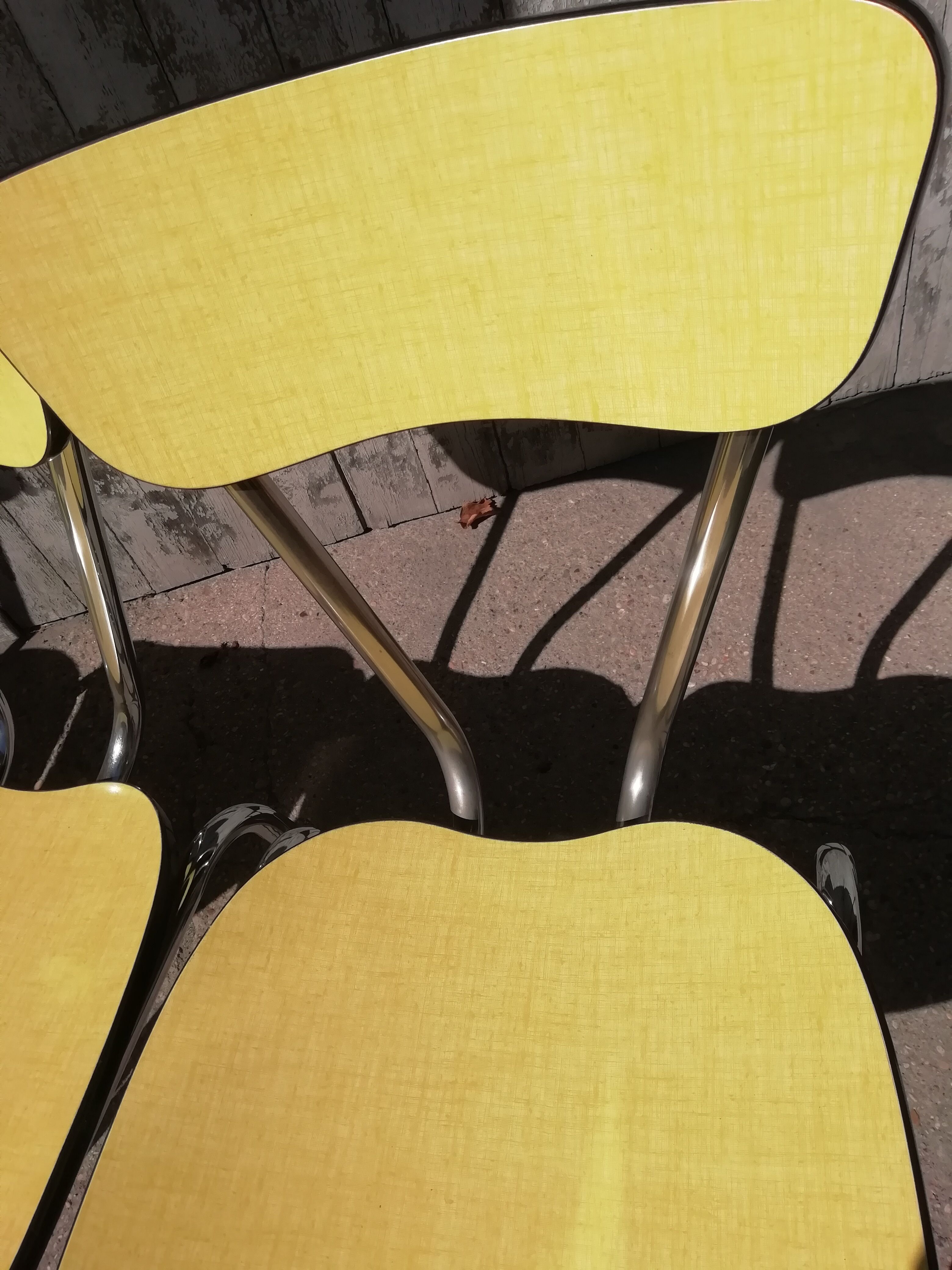 Set 4 chairs and 1 yellow formica table
