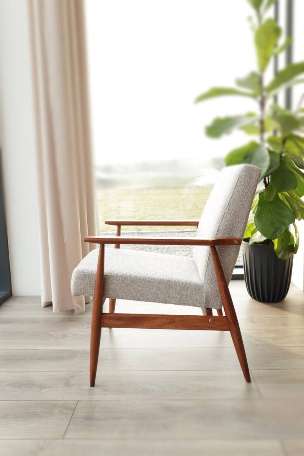 Fauteuil bouclé vintage bois couleur noyer tissu gris champagne design mid