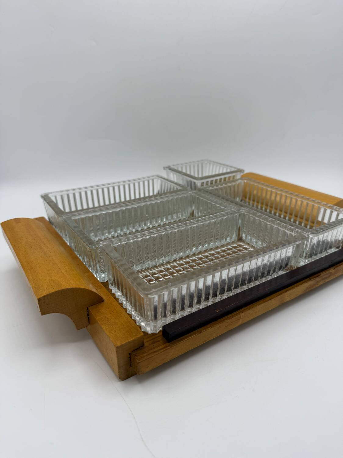 Appetizer tray with compartments