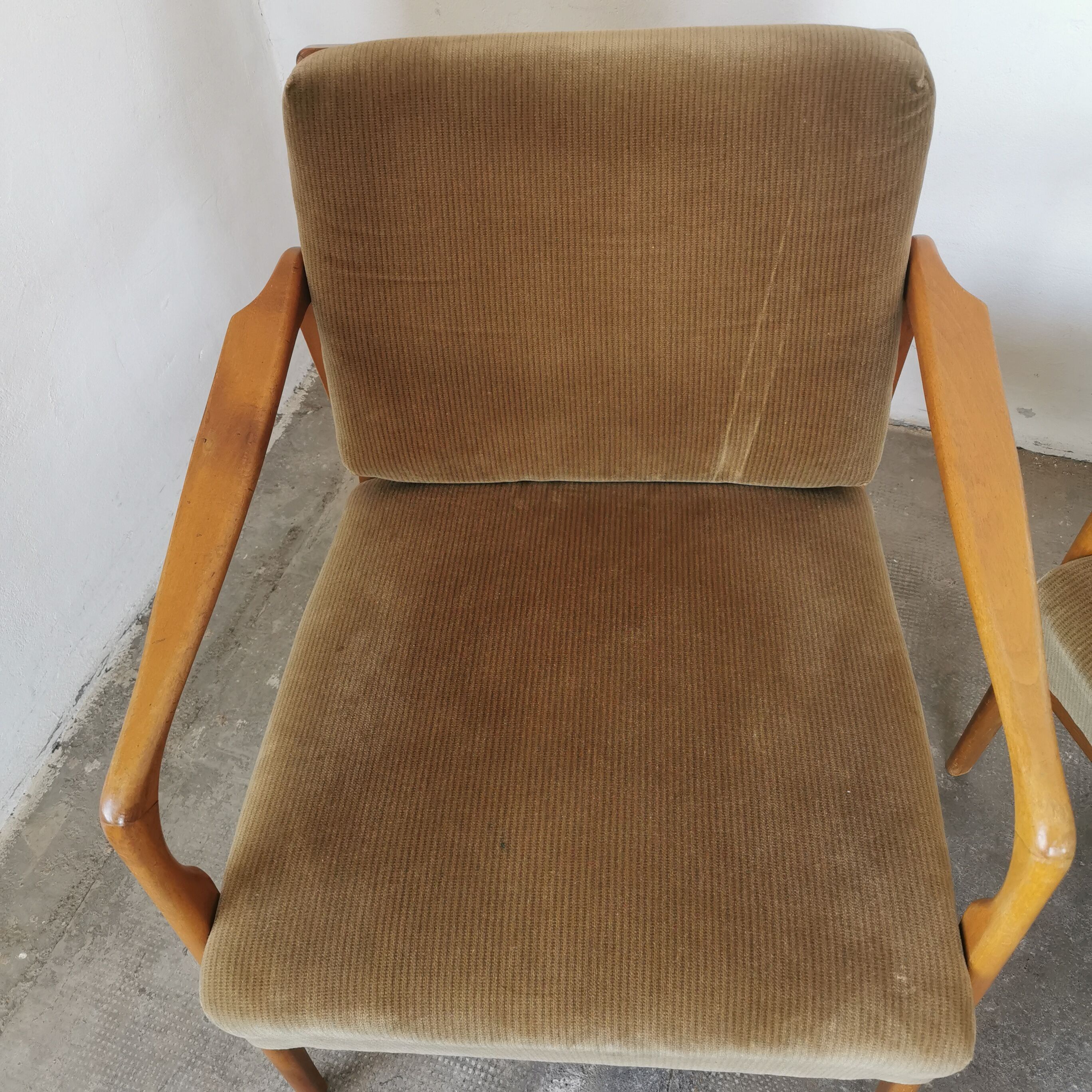 Paire de fauteuils vintage bois et velours