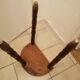 Tabouret tripode demi lune en bois massif