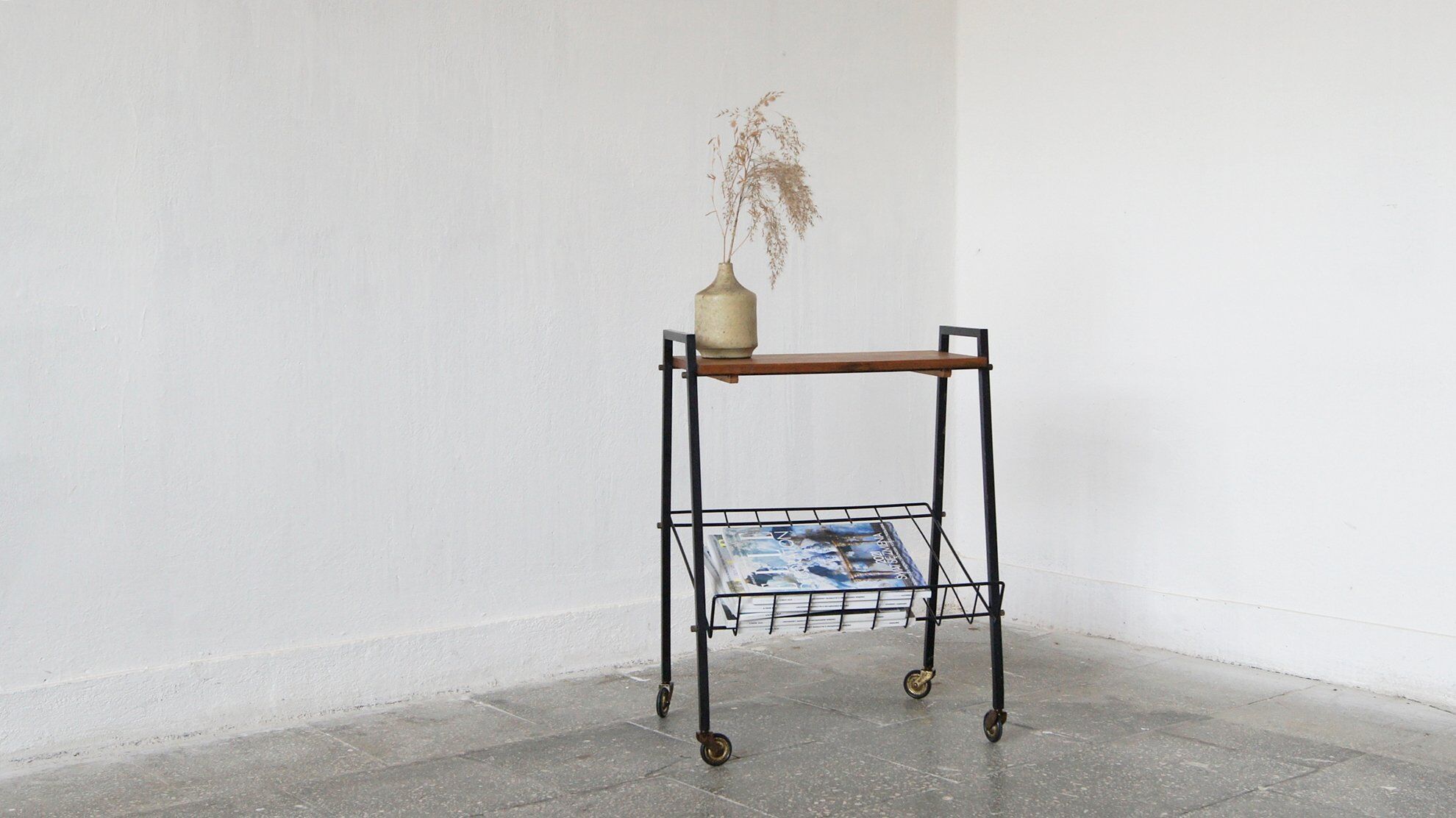 Desserte avec porte-magazines, années 1960