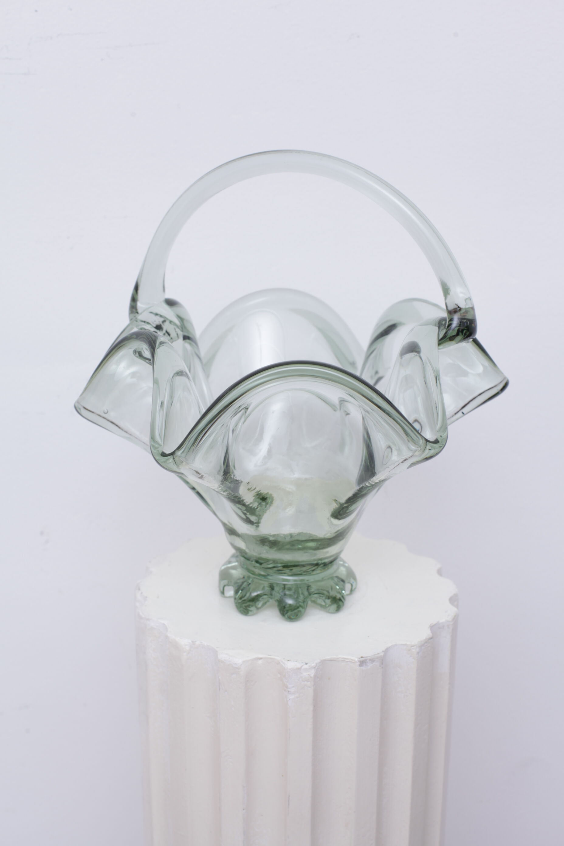 Basket-shaped glass basket