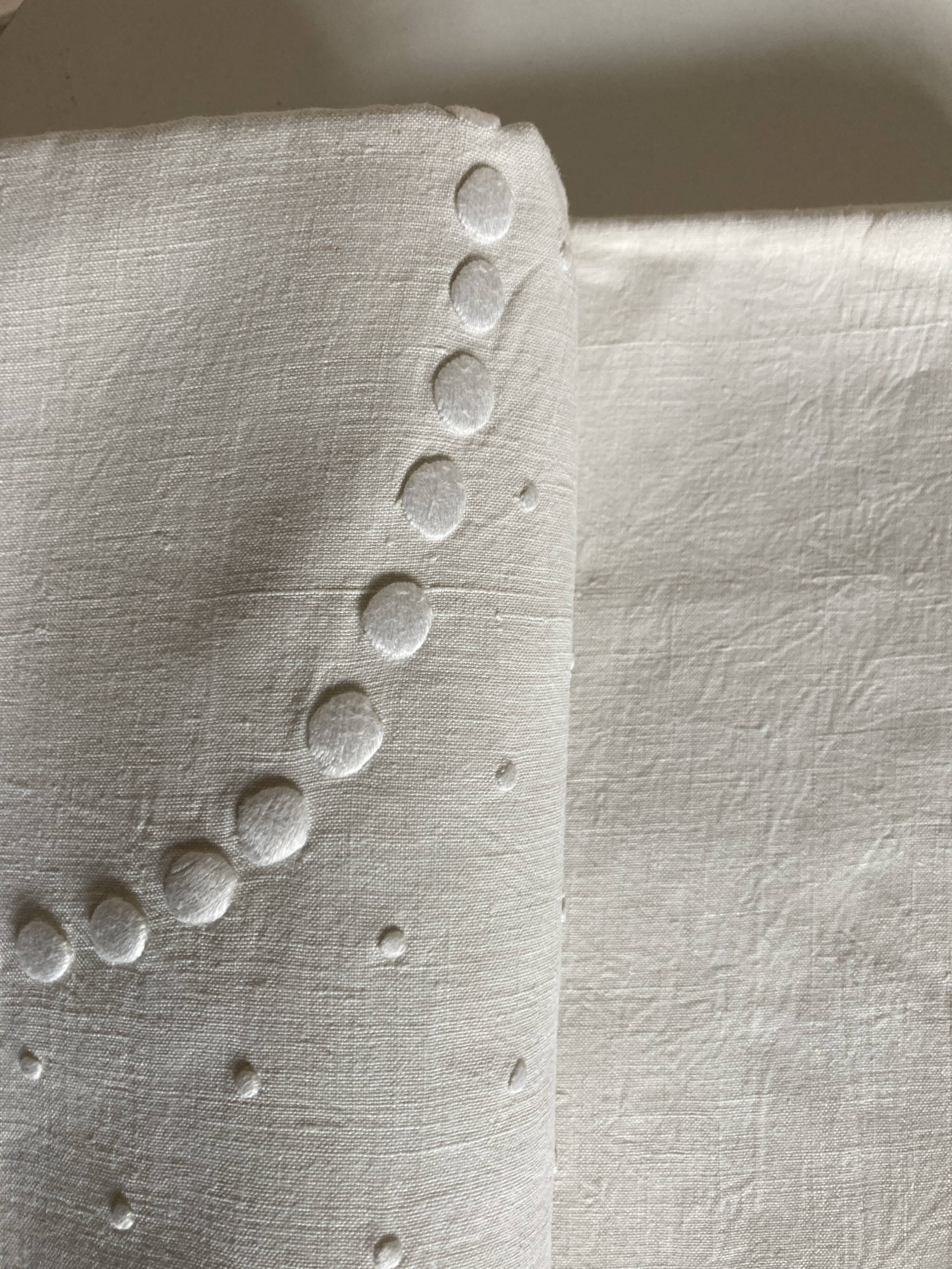Linen cloth sheet embroidered with a pea festoon