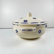 Half-porcelain soup tureen from Badonviller, blue flower pattern, early 20th century.