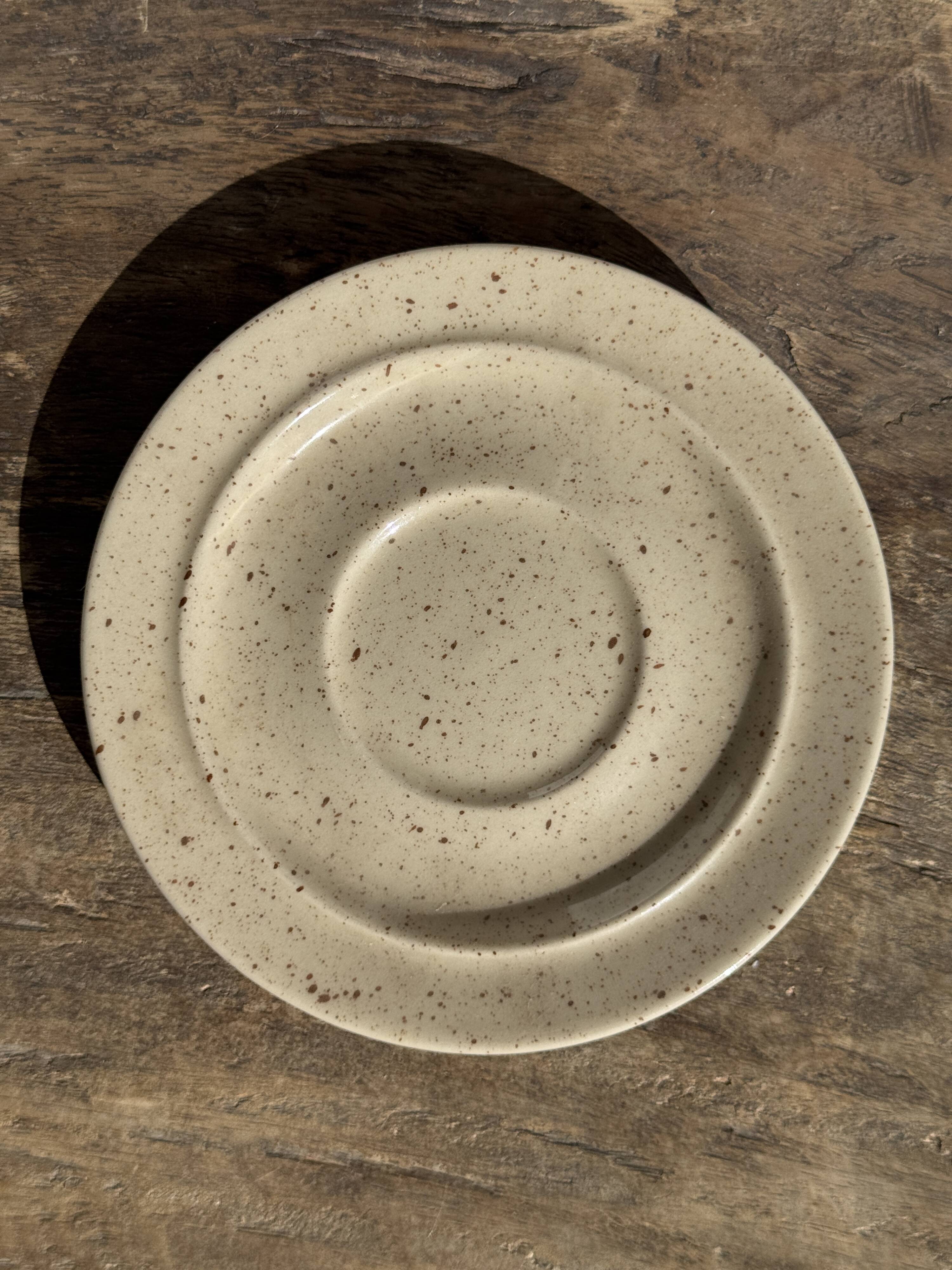 Set of 4 vintage speckled beige stoneware coffee cups.