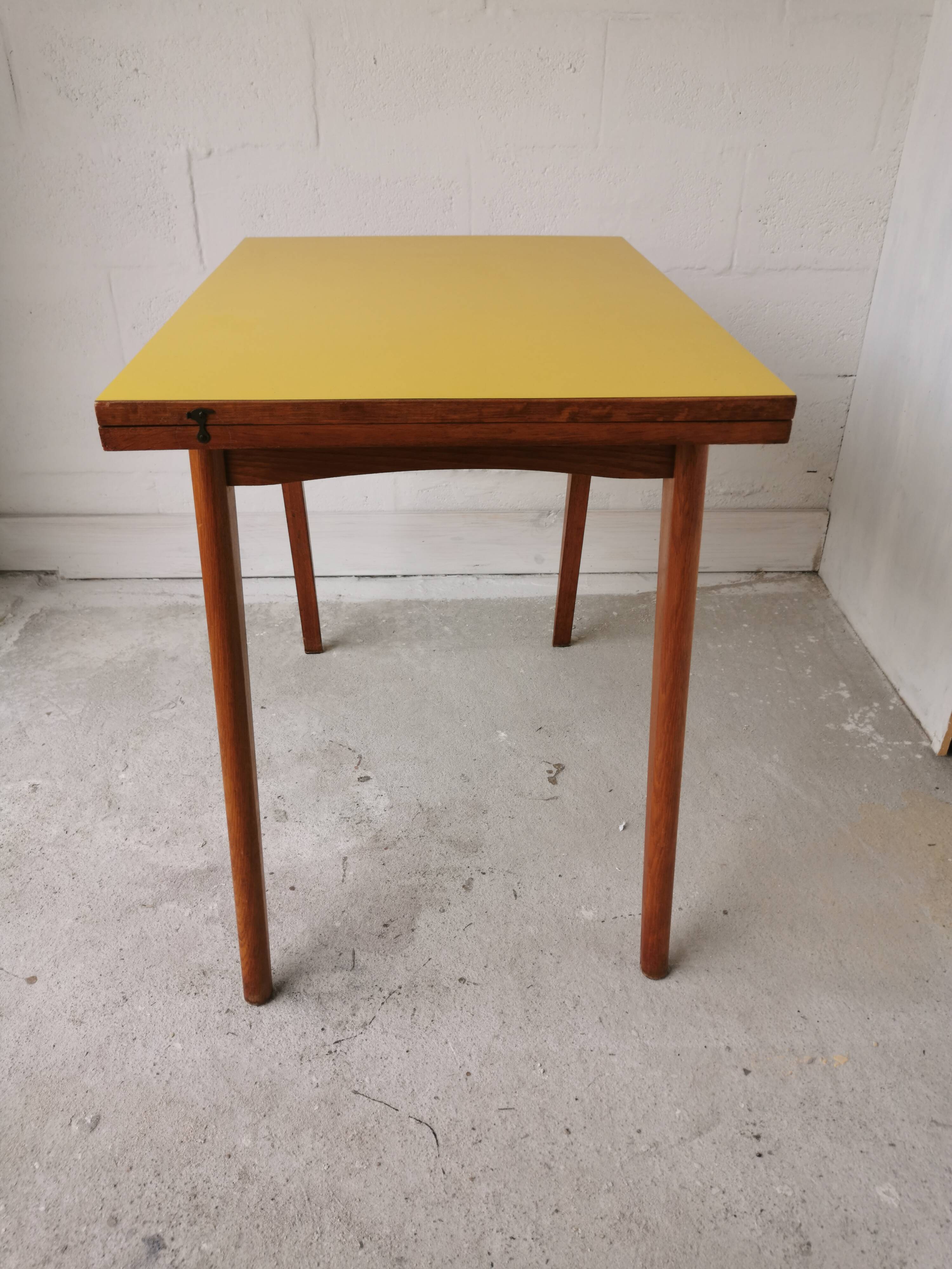Vintage table with system